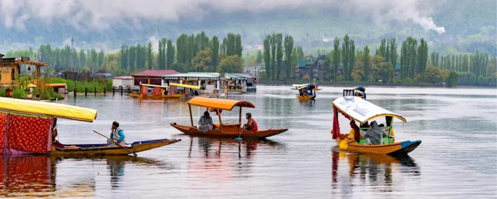 houseboats on dal lake