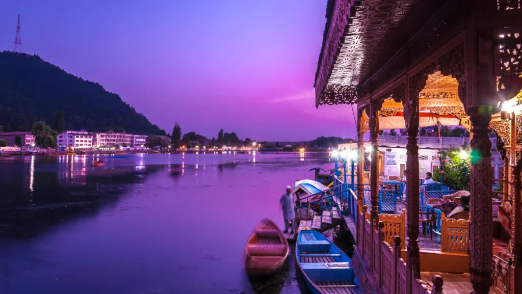 houseboats on dal lake