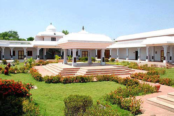 Hotels Near Brihadeeswarar Temple